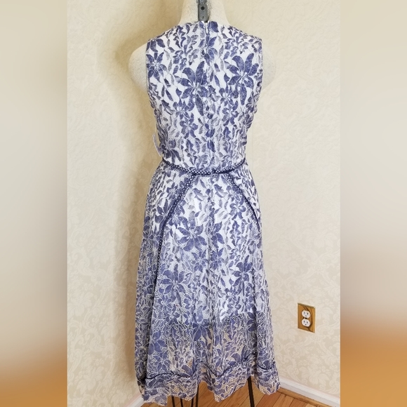 JUST... TAYLOR LACE DRESS - Picture 3 of 8